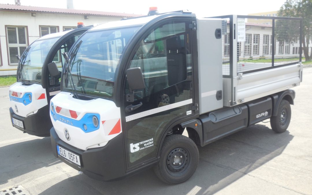 Technické služby převzaly dva nové elektromobily