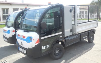 Technické služby převzaly dva nové elektromobily